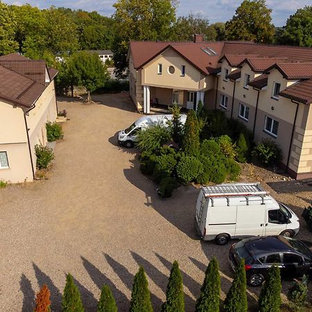 Motel "Plomyk" Kunowice ภายนอก รูปภาพ