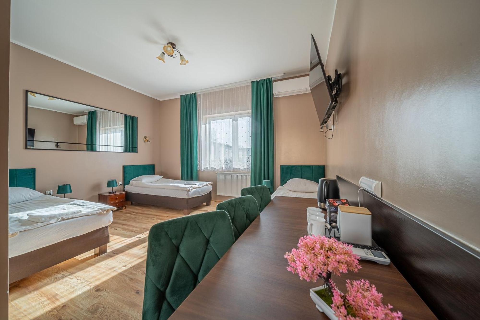 Motel "Plomyk" Kunowice ภายนอก รูปภาพ