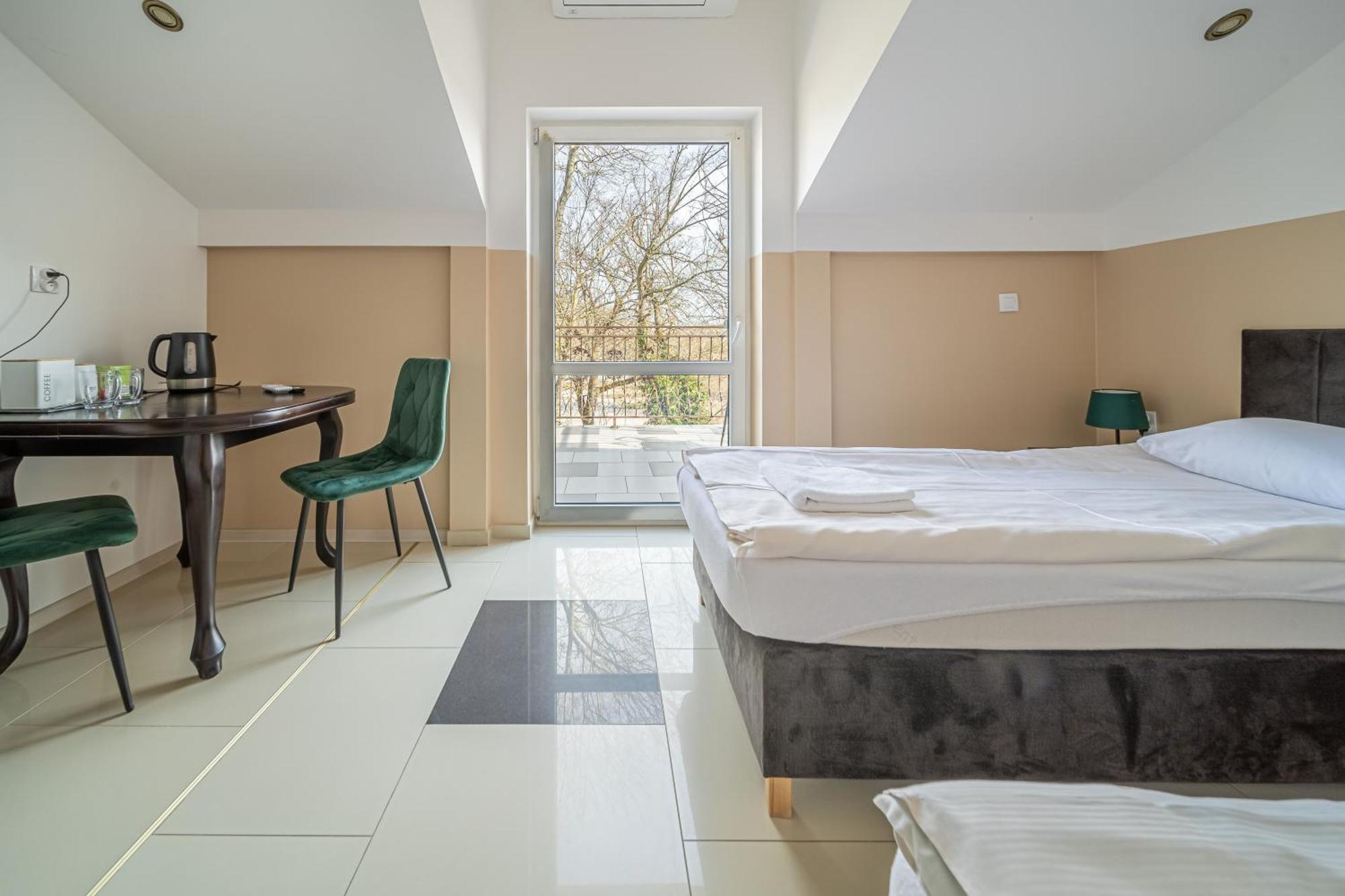 Motel "Plomyk" Kunowice ภายนอก รูปภาพ